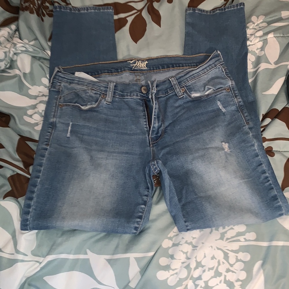 Old Navy light destroyed denim - Picture 2 of 3